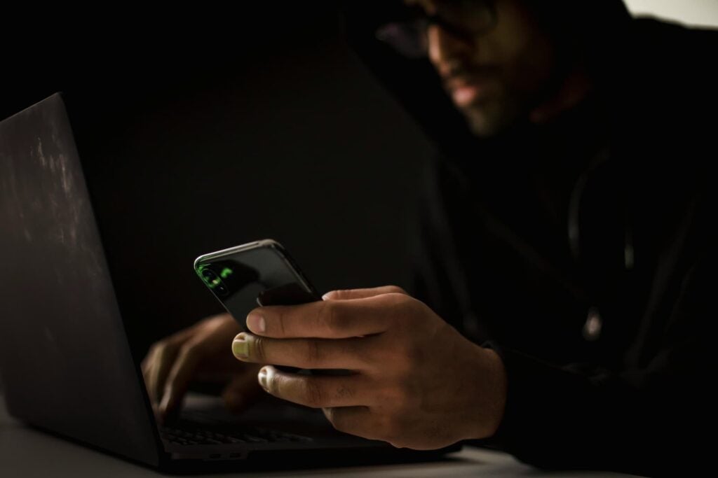 effective ways to scare away a scammer
