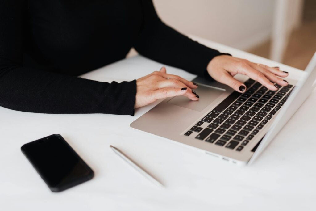 safeguard yourself from celebrity imposter scams on social media