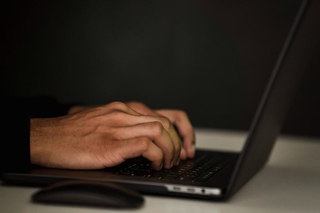 don't click on links in text spam messages