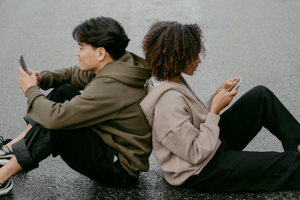 how to tell if your boyfriend has a dating profile