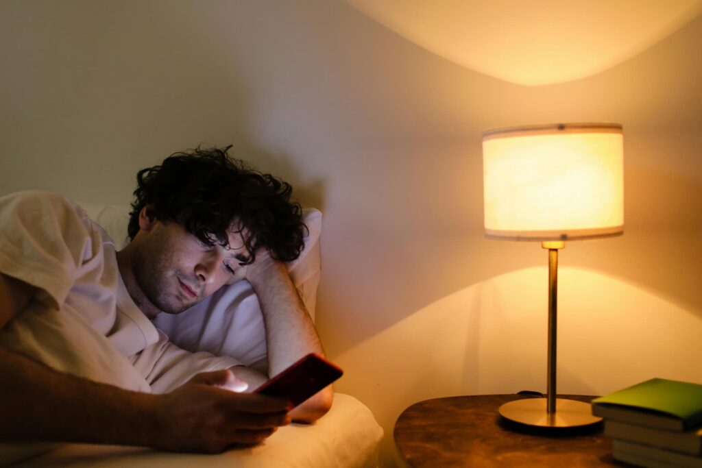 confront your boyfriend about texting another woman