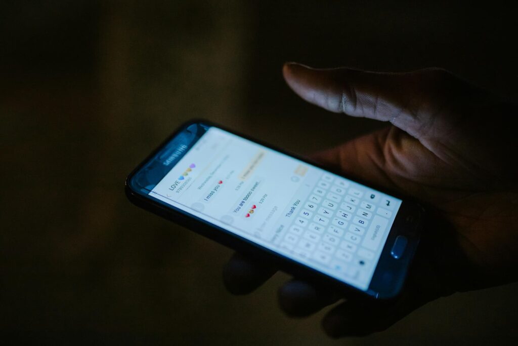 signs your boyfriend has a second phone